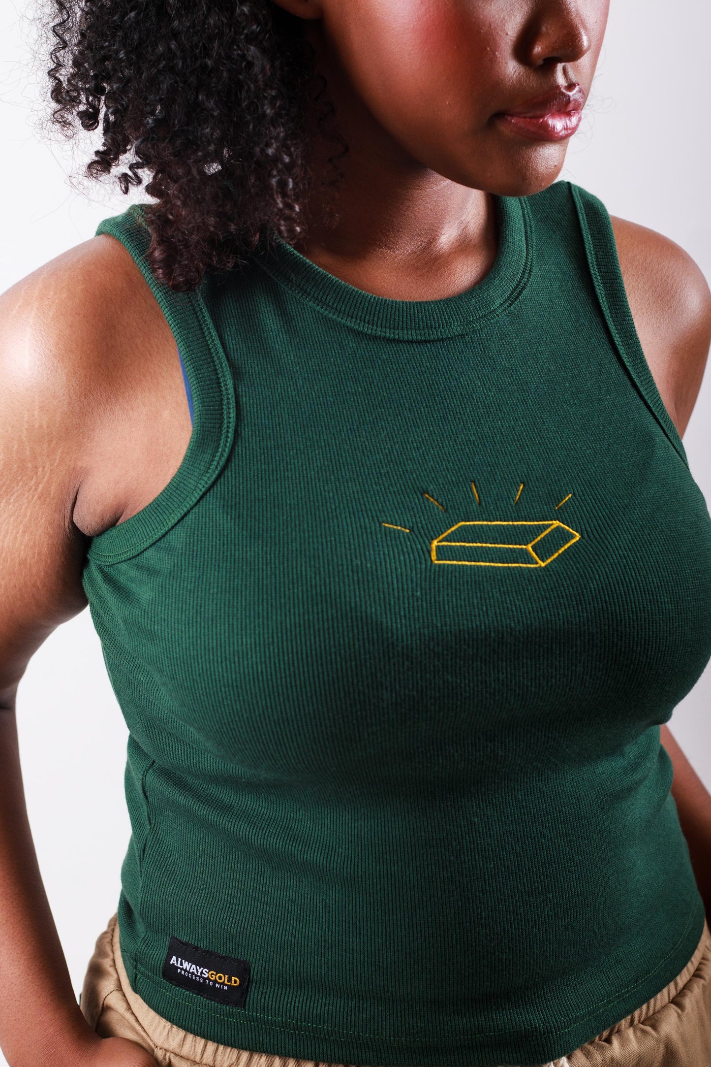GOLD EMBRO RACER TOP IN GREEN
